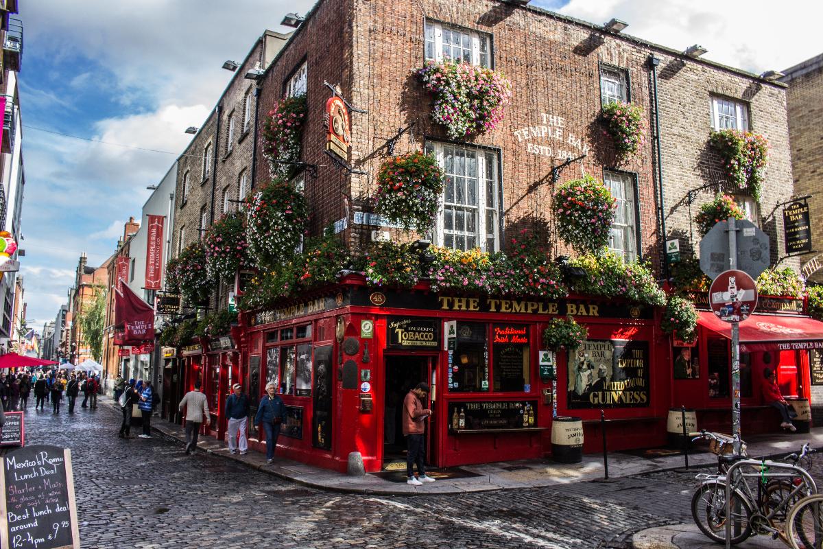Explore Temple Bar: The Best of Dublin's Art & Entertainment