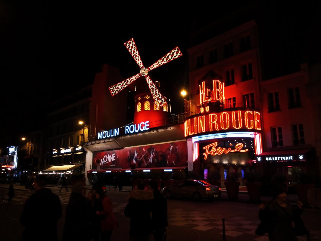 Paris by Night: exploring from jazz clubs to cabarets