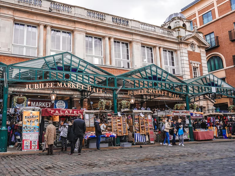 Victoria Station: Must-See Landmarks within Walking Distance