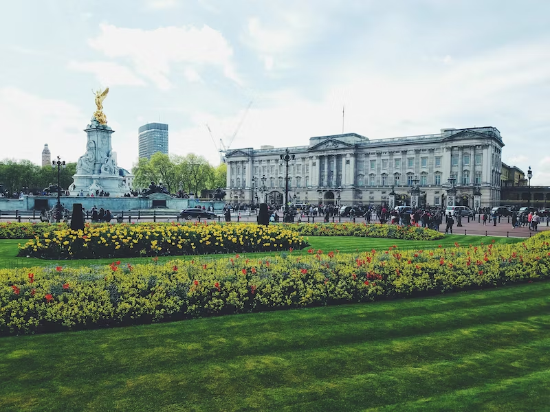 How to Relax in Parks and Gardens Around Victoria Station