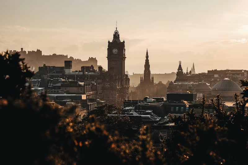 The Keys to Exploring Edinburgh's Historic Districts