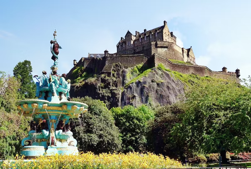 Bookmark These 15 Tips for Visiting Edinburgh Castle
