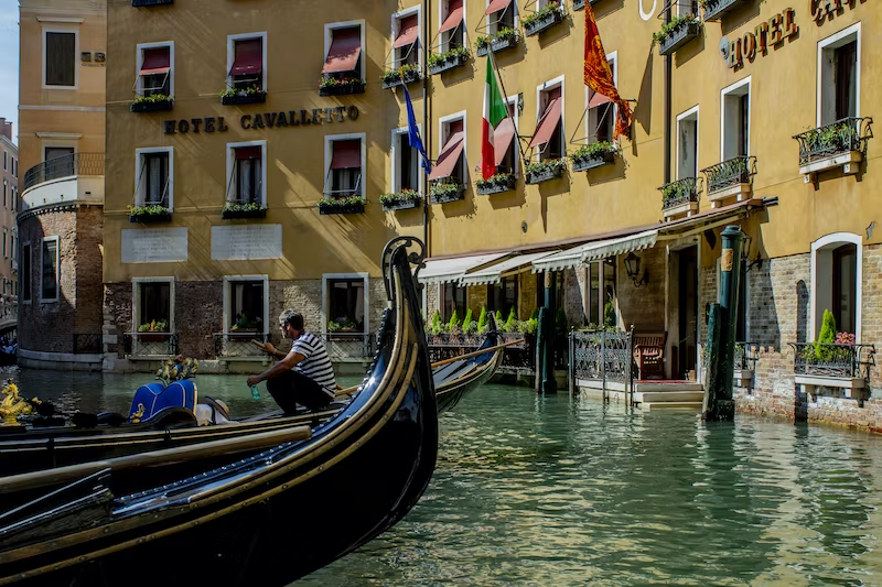 How To Get Around Venice: Vaporetto and Gondolas
